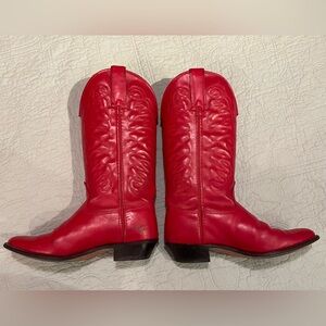 Kick it up with some red western cowboy boots